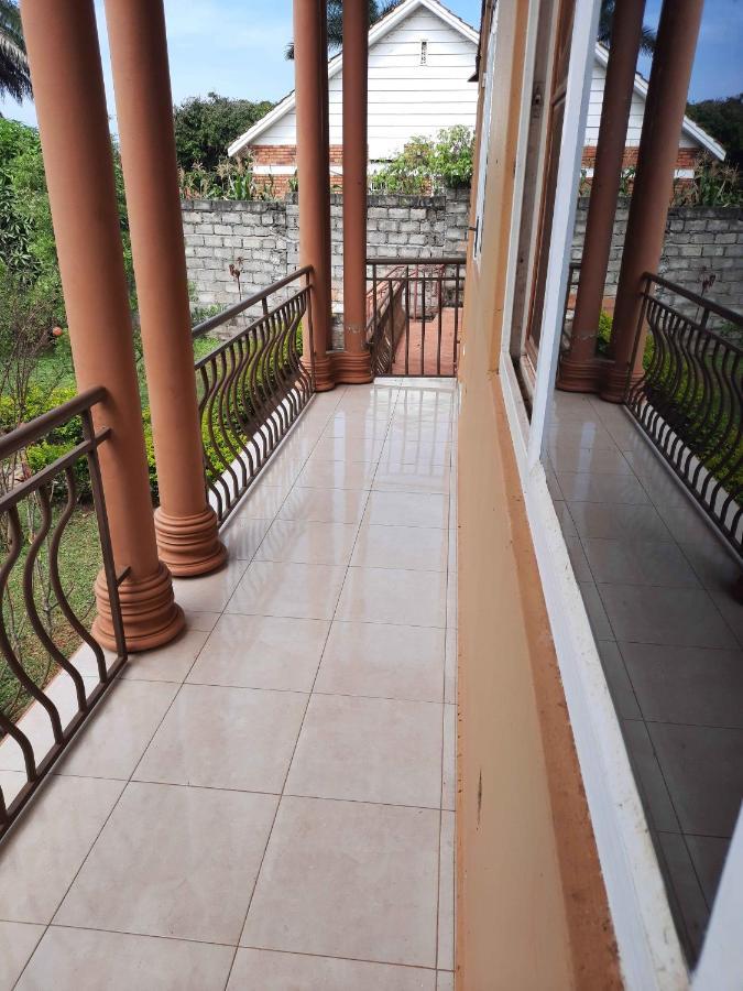 Airport Side Hotel 엔테베 외부 사진