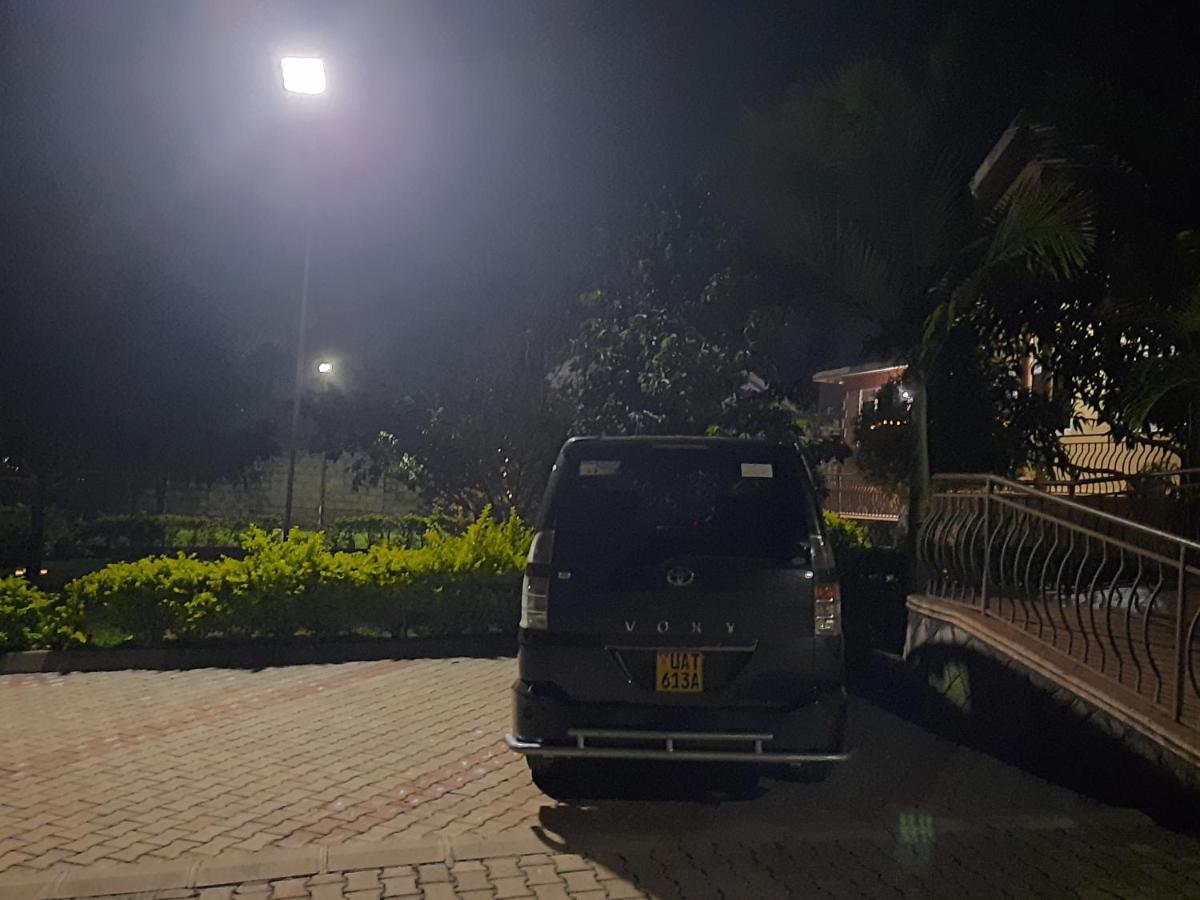 Airport Side Hotel 엔테베 외부 사진