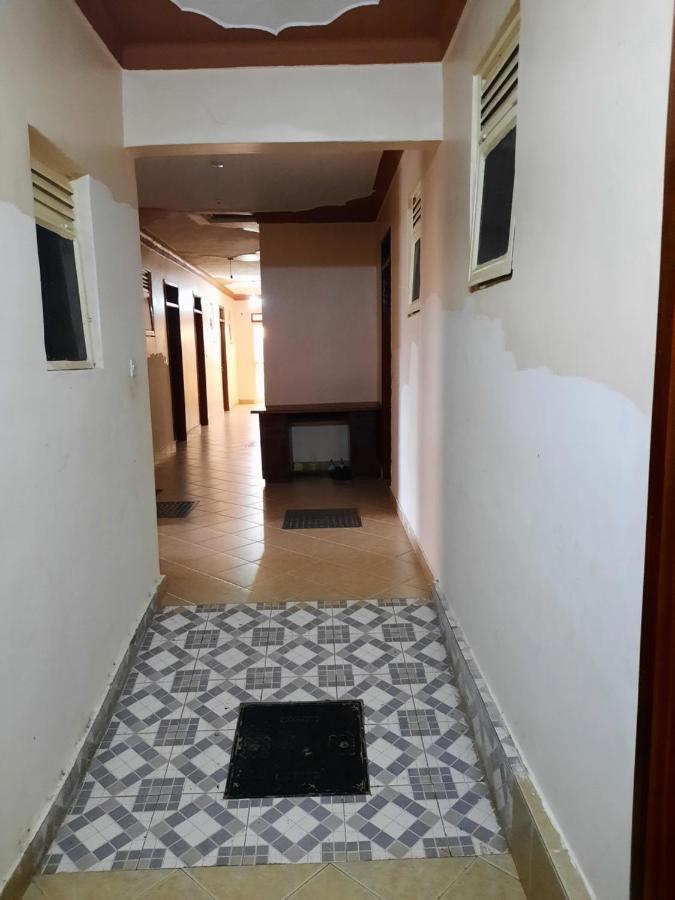Airport Side Hotel 엔테베 외부 사진