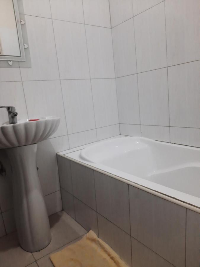 Airport Side Hotel 엔테베 외부 사진